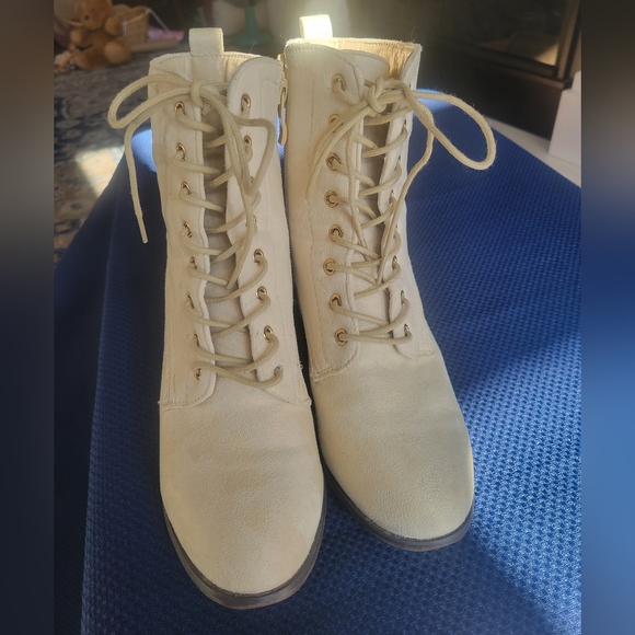 STACKED HEEL BOOTS WOMEN cream lace up front zip  faux suede BOHO retro Size 8 - Picture 4 of 7
